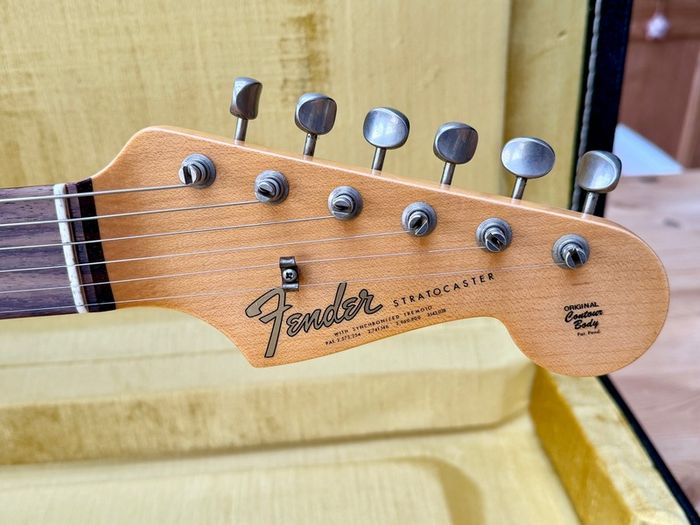 Fender Custom Shop '64 Stratocaster Journeyman, aged Fiesta red