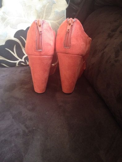 Beautiful Wedge Sandals (eu38/ size 5)