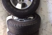 Set of 4 Nissan 16-inch alloy wheels with 265/70R16 tyres