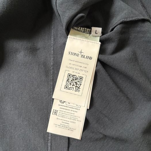 Navy stone island tshirt