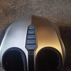 Foot massager with heater
