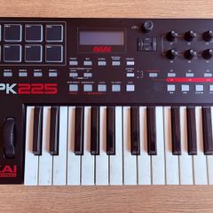 Akai MPK 225 midi controller