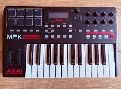Akai MPK 225 midi controller
