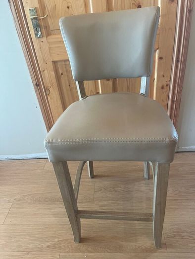 2 Kitchen Bar Stools 40 each