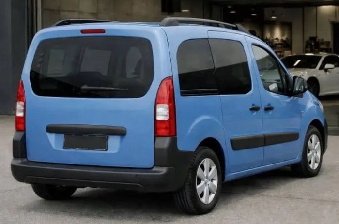 2019 Peugeot partner rear window original tinted