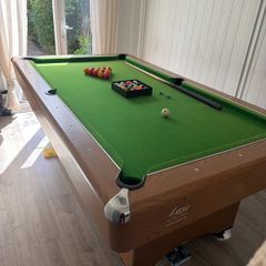 Lyric oak Pool table