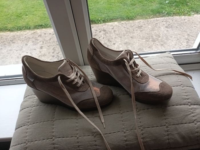 Marco Moreo wedge, soft suede & leather mint condition