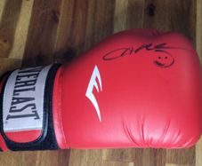 Sugar Ray Leonard Signed Everlast Boxing Glove (Exclusive Memorabilia COA)
