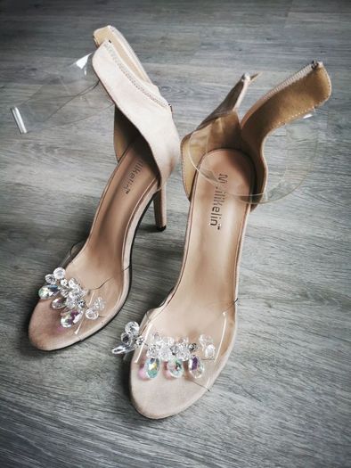 High heeled shoes size 40