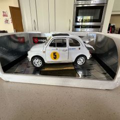 Fiat 500 Abarth Scale 1/16 new Burago