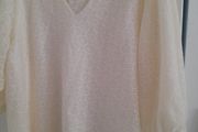 ladies v neck GALLERY cream top