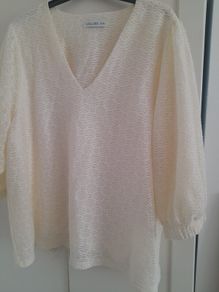 ladies v neck GALLERY cream top