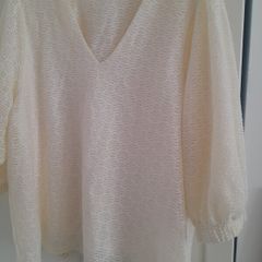 ladies v neck GALLERY cream top