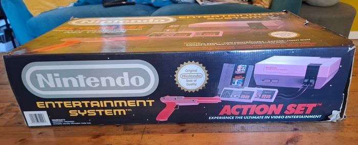 Nintendo NES Action Set Console  Complete In Box w/ Mario Duck Hunt & Zapper