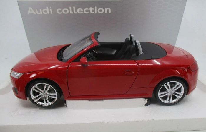 AUDI TT Roadster 2014 - Minichamps Dealer Edition 1/18 New In Box