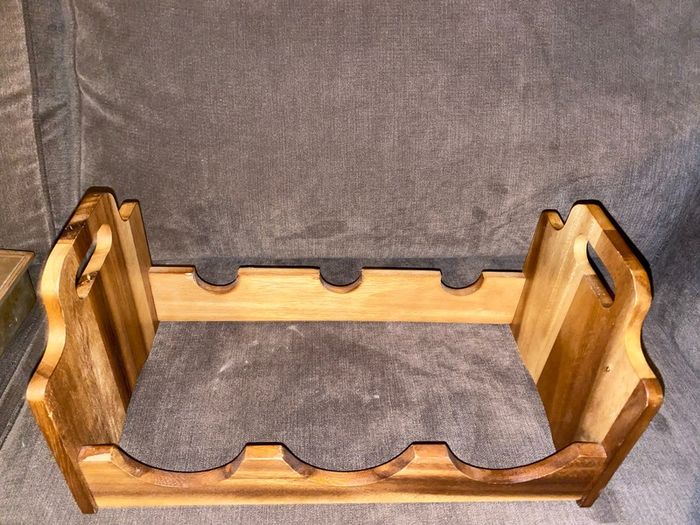 Whiskey gin vine holder acacia wood
