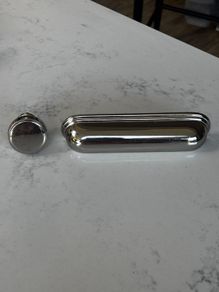 Kitchen handles and knobs