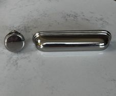 Kitchen handles and knobs
