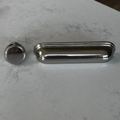 Kitchen handles and knobs