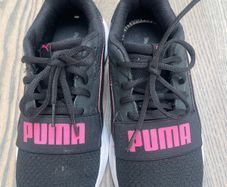 Puma trainers size4