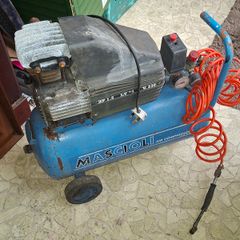 Mascioli Made in Italy Air Compressor with a Blue Tank.