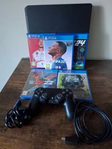 PS4, 1 TB storage, 5 games, 1 controler, HDMI and plug