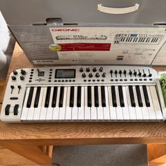Maudio ozonic midi FireWire keyboard interface and controller