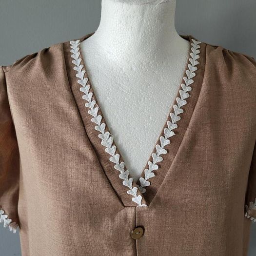 Shein brown blouse w/white trim, Size 2XL / UK20, Brand new