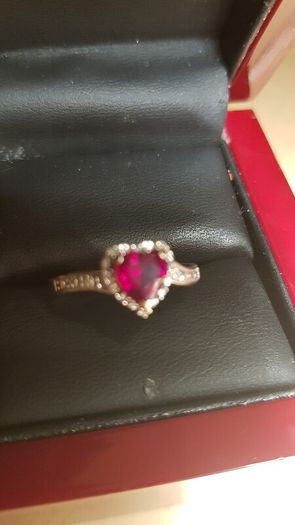 9 ct  gold ring Rubies and diamonds