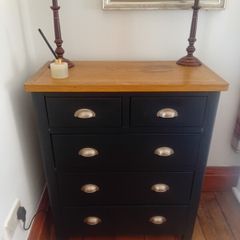 chest of drawers