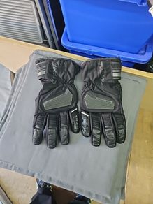 Richa gloves