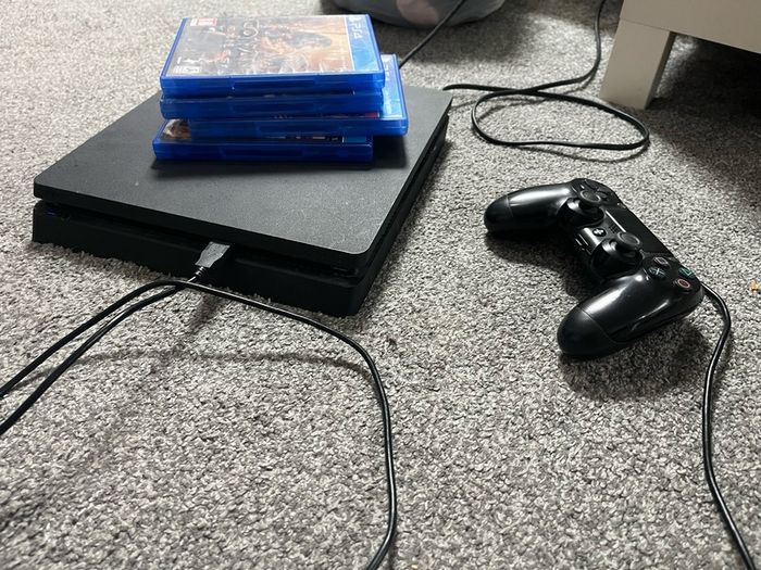 PS4 Slim With Games