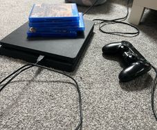 PS4 Slim With Games
