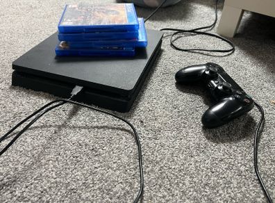 PS4 Slim With Games