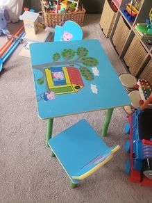 kids table and chairs