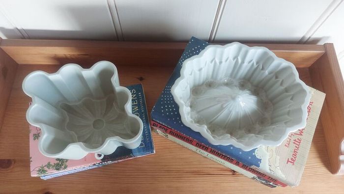 Fabulous Antique Highly Collectable Edwardian Art Deco Ironstone Jelly/Blancmange Mould, by Shelley, in the Savoy (Oval, Cream Centre) Shape, Size Large, Circa 1916 to 1925, Named After the Savoy Hotel in London