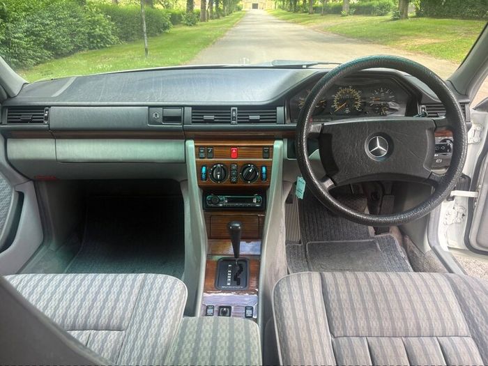 Mercedes-Benz 300D W124