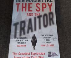 The Spy & the Traitor / Ben MacIntyre