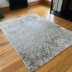 Rug 180cm x 245cm approximately