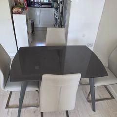 Expandable Glass to Dining Table with 4 Chairs