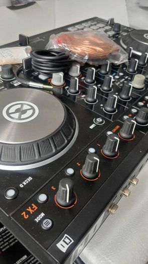 Native Instruments Traktor Kontrol S4 MK2 &Headset