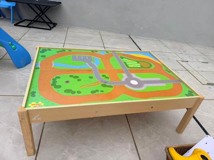 children play table