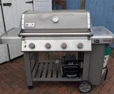 Weber Genesis 4-Burner Gas BBQ (w. GBS Sear Grate)