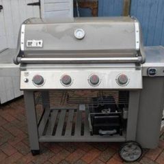 Weber Genesis 4-Burner Gas BBQ (w. GBS Sear Grate)