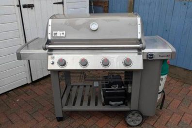 Weber Genesis 4-Burner Gas BBQ (w. GBS Sear Grate)