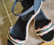 Solid Wedge Sandals