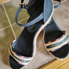 Solid Wedge Sandals
