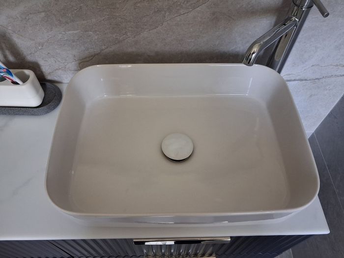 Bathroom sink