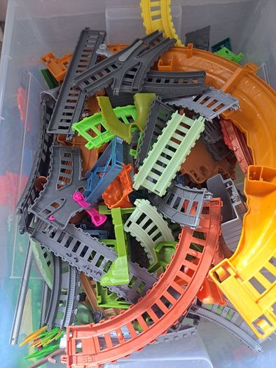 Thomas tank engine trains and tracks