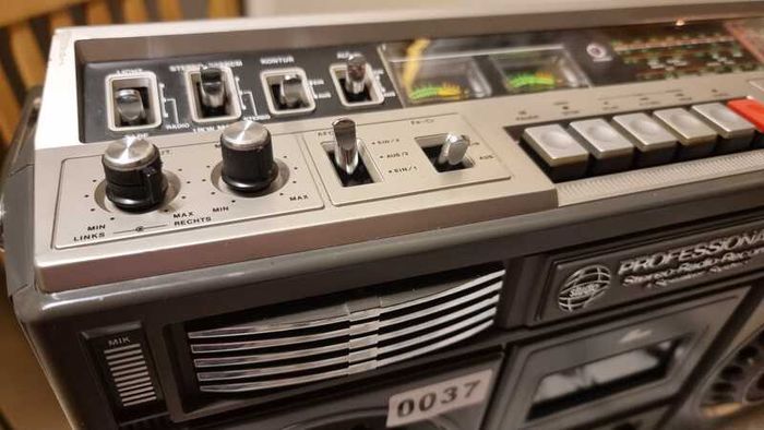 From 1977 Rare CROWN Studio Professionell GT, all function works good.